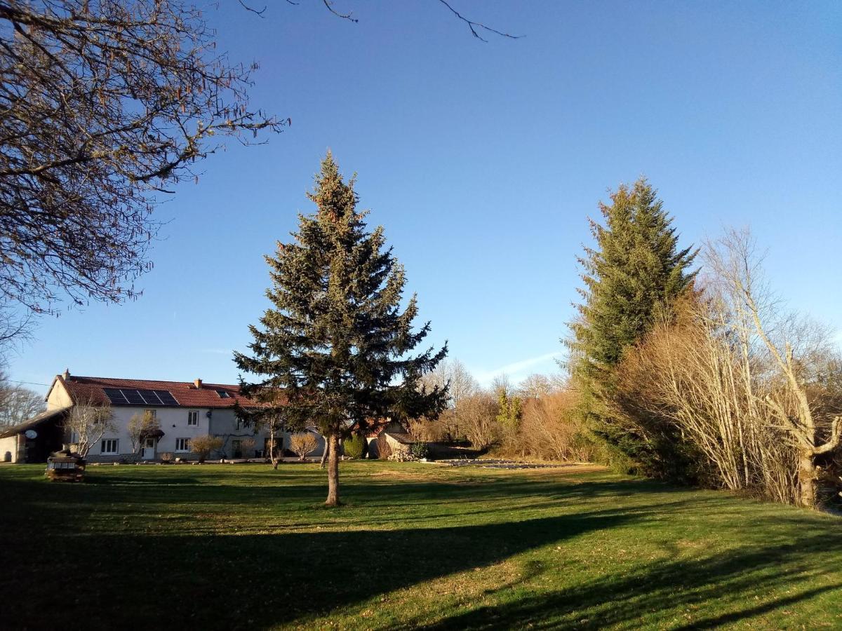 Chambres D'Hotes Quatre Mains Saint-Priest-des-Champs Exteriör bild