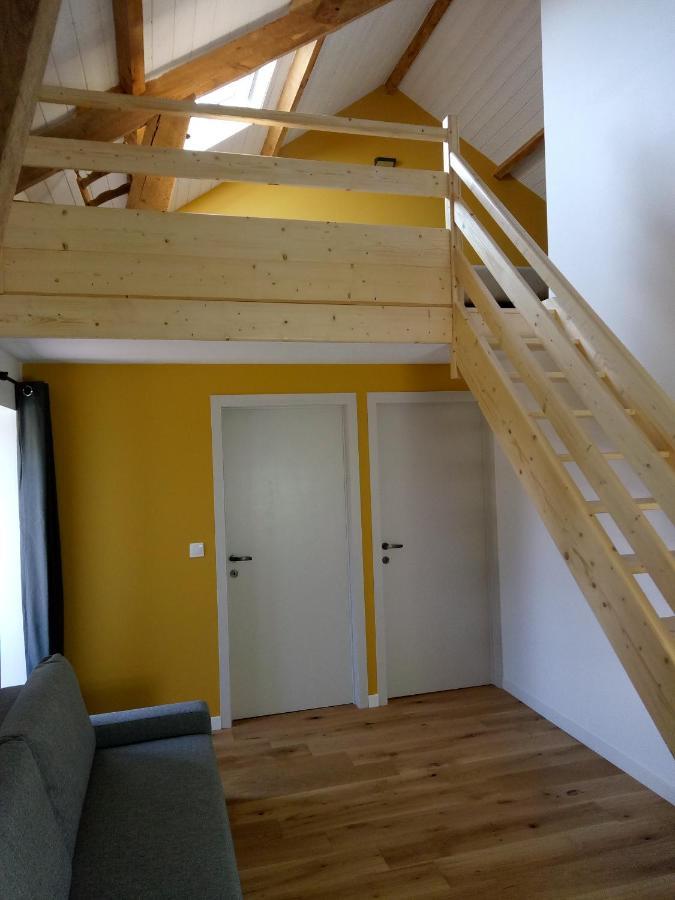 Chambres D'Hotes Quatre Mains Saint-Priest-des-Champs Exteriör bild
