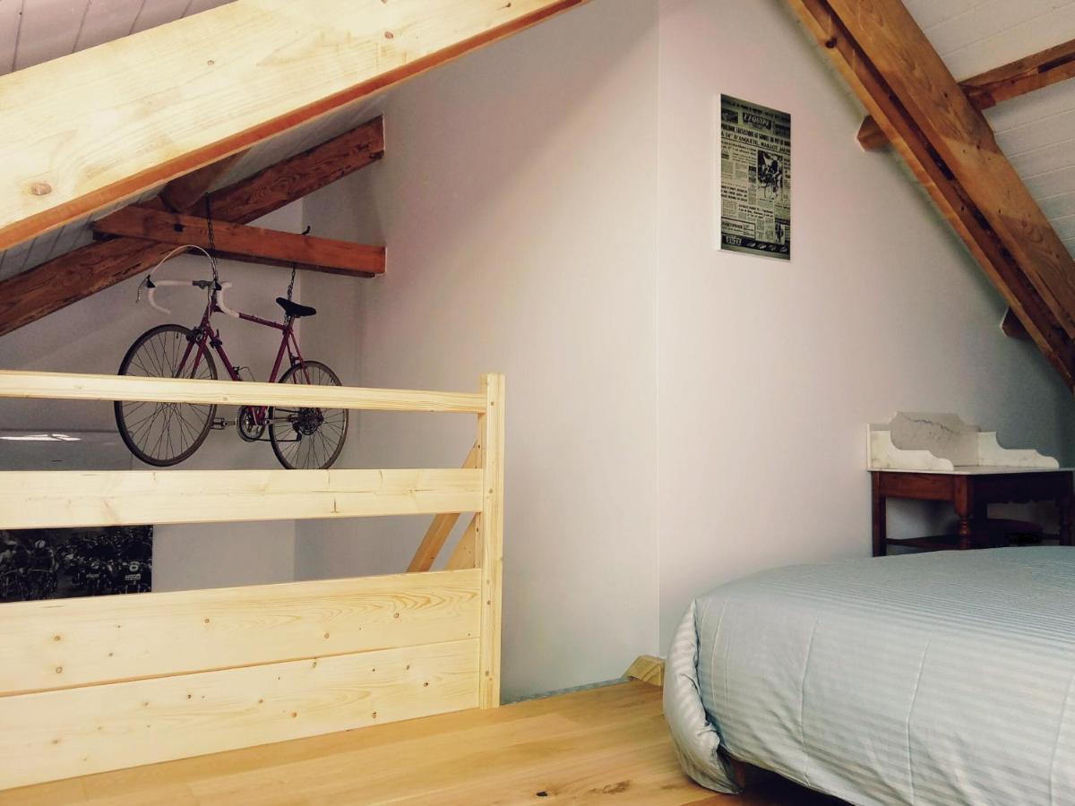 Chambres D'Hotes Quatre Mains Saint-Priest-des-Champs Exteriör bild