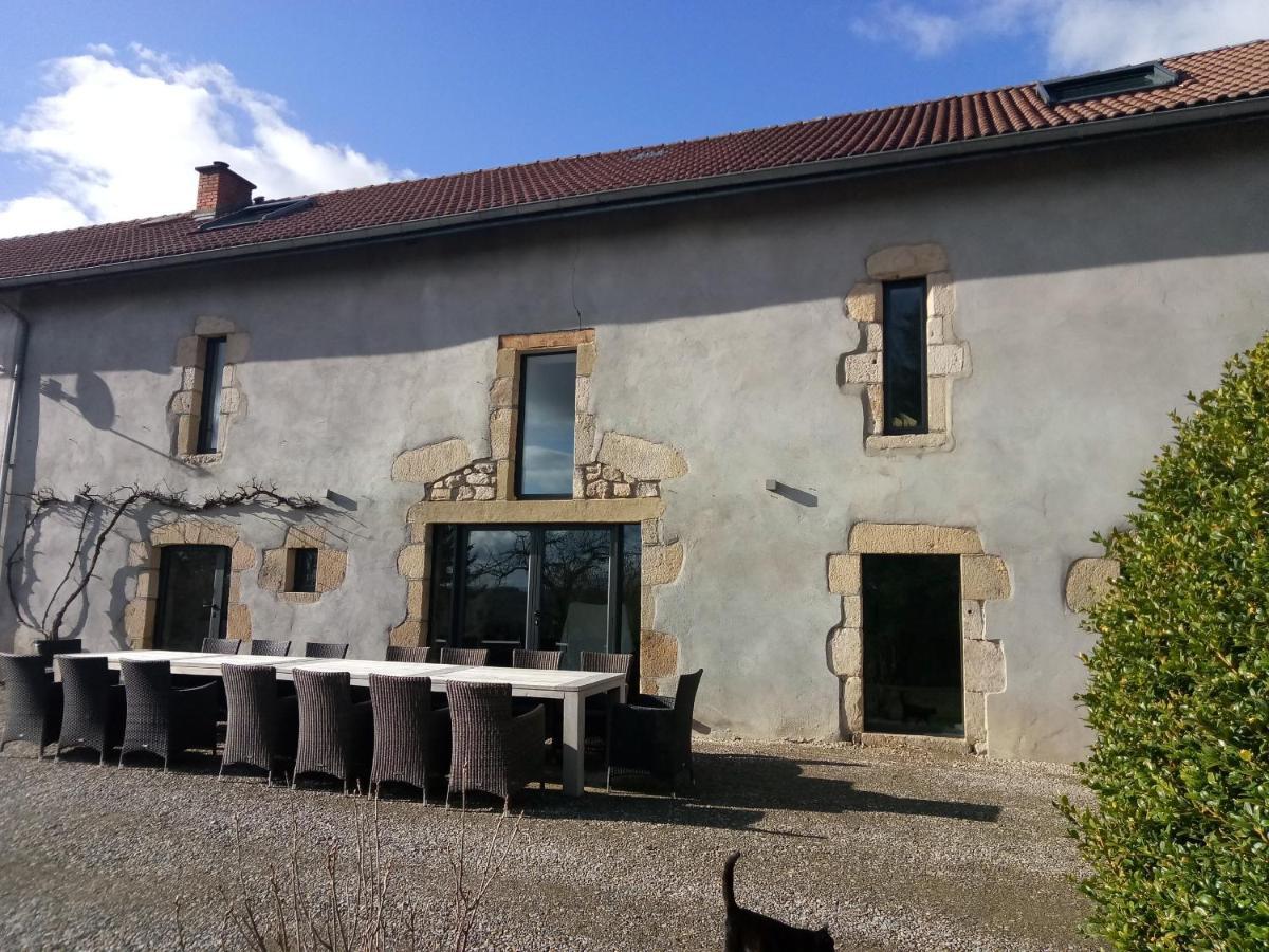 Chambres D'Hotes Quatre Mains Saint-Priest-des-Champs Exteriör bild